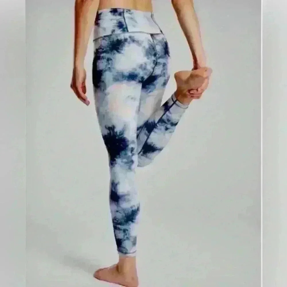 Athleta 7/8 Elation Tights Ice Dye Orchid
Pink Tie Dye - Picture 5 of 5